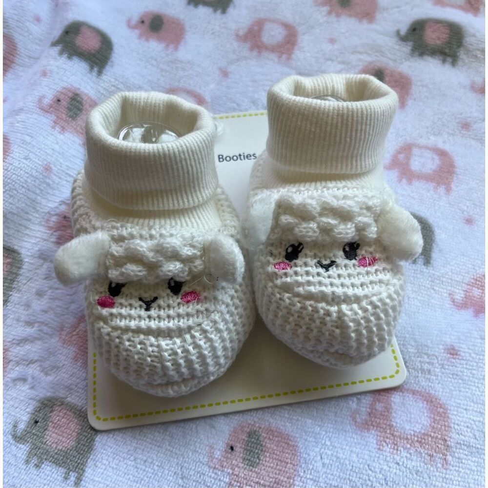 First Steps Knitted Booties   White Sheep   Size 0-3 months   NWT